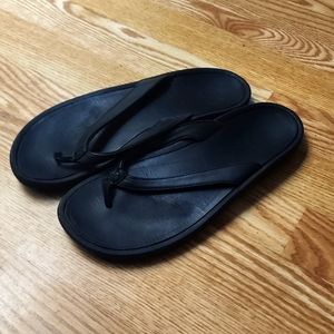 Olukai flip flops size 9 fits more like a size 10!